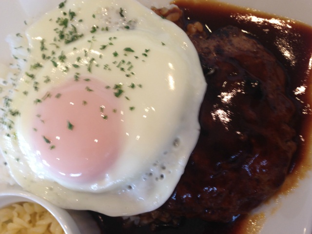 ハンバーガーと卵