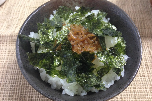 ちりめんじゃこと海苔ご飯